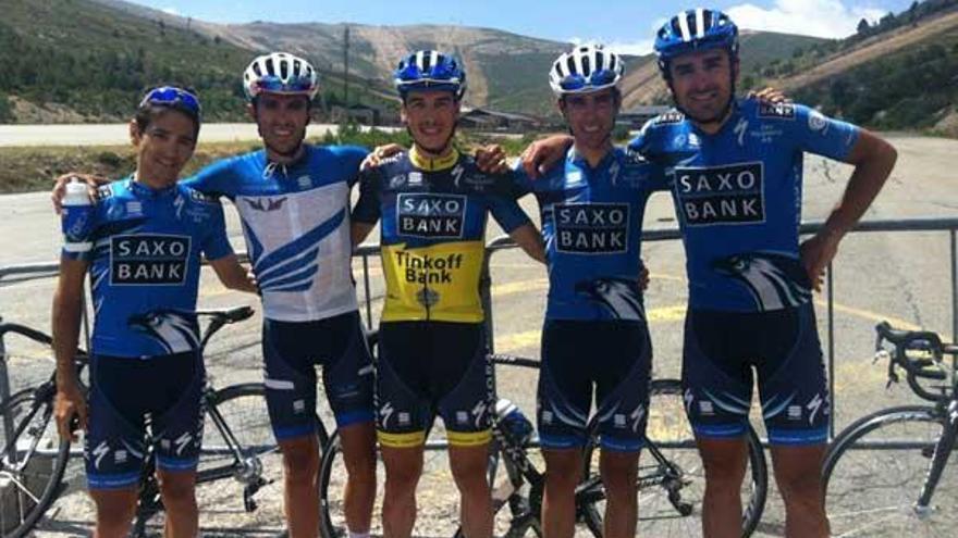 Por la izquierda, Pires, Contador, Hernández, Dani Navarro y Benjamín Noval, durante un entrenamiento en altura hace diez días en Navacerrada.