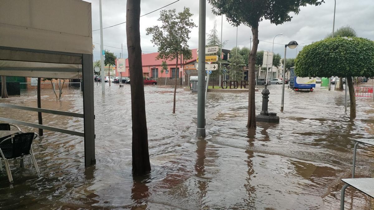 Vídeo: Monumental tromba de agua en la Plaça Major de Vila-real