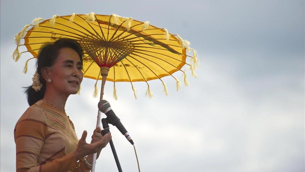 (FILES) In this file photo taken on September 5  2015  National League for Democracy chairperson Aung San Suu Kyi delivers a speech during a voter education campaign at the Hsiseng township in Shan State  - Myanmar s military seized power in a bloodless coup on February 1  2021  detaining democratically elected leader Aung San Suu Kyi as it imposed a one-year state of emergency  (Photo by Ye Aung THU   AFP)