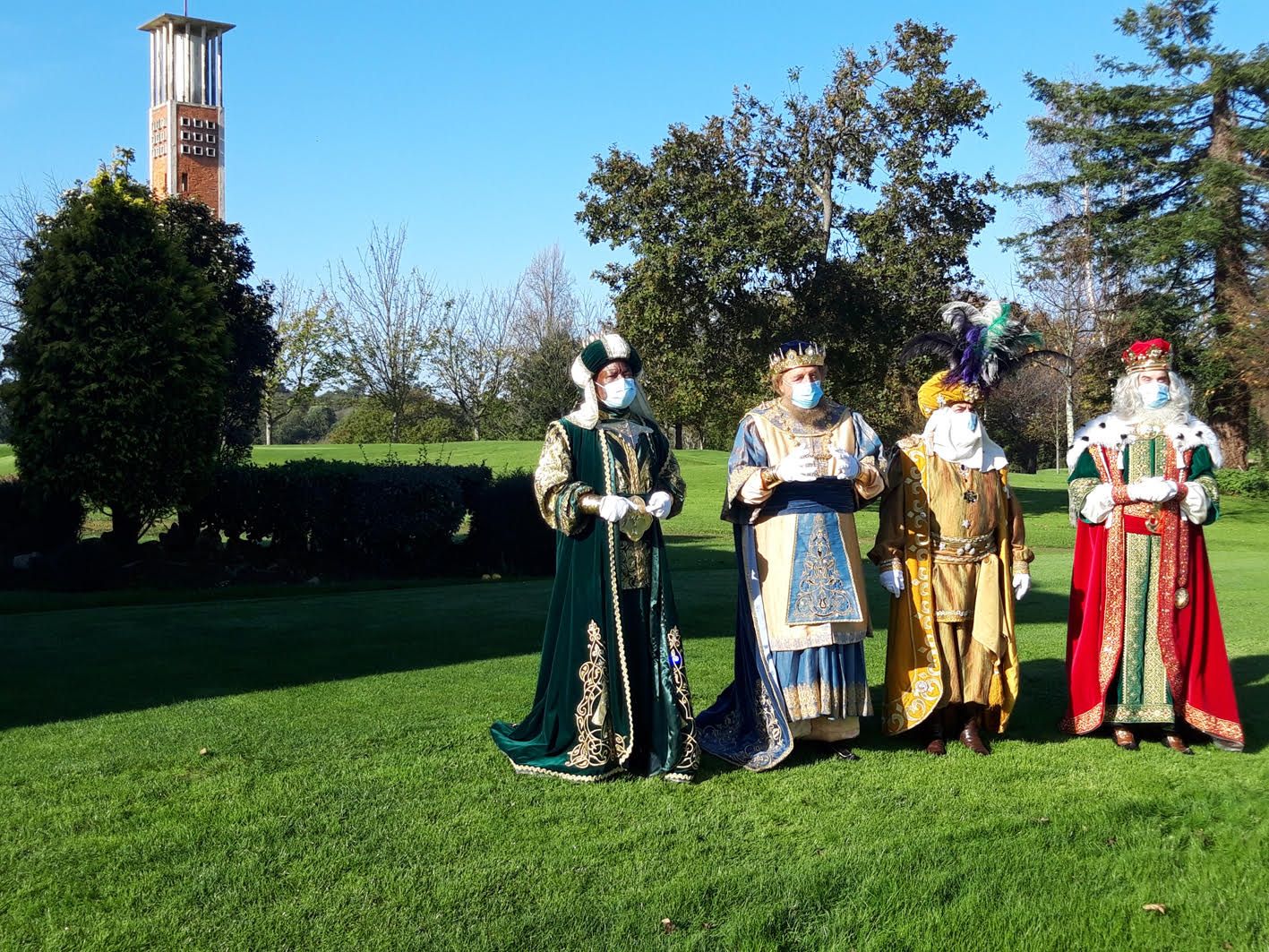 Los Reyes Magos llegan en globo a Gijón