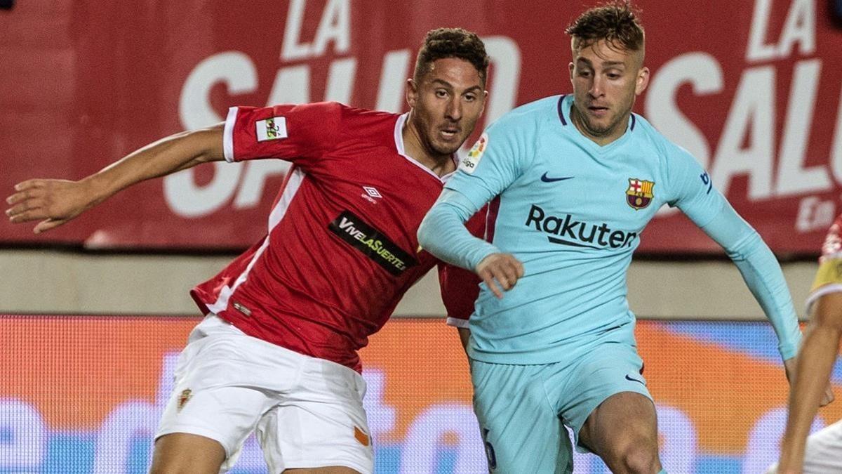 Deulofeu desborda a Juanra.