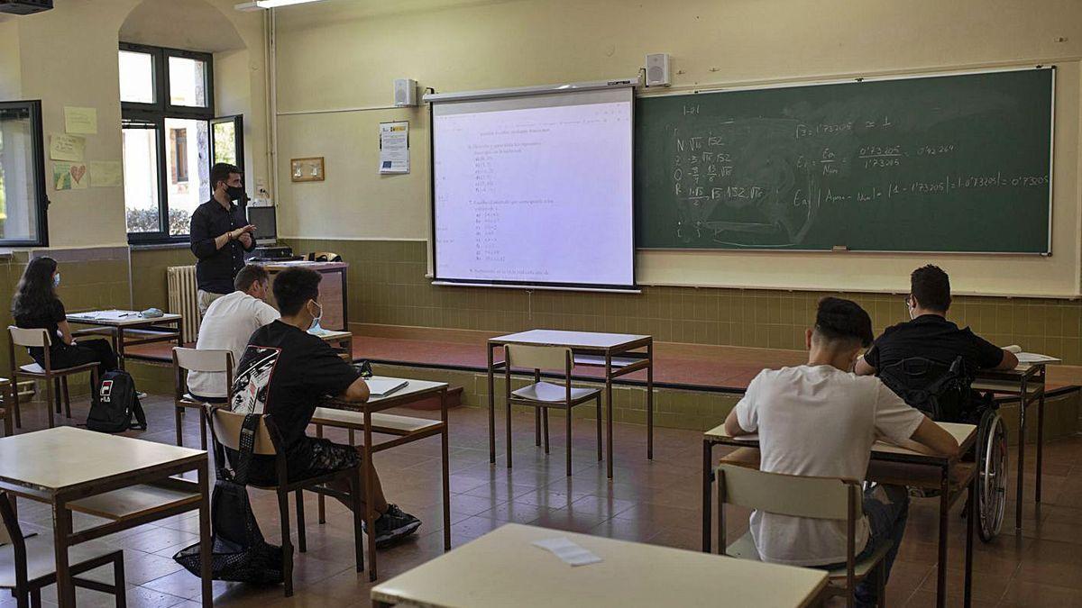 Alumnos en una clase de refuerzo en Zamora.