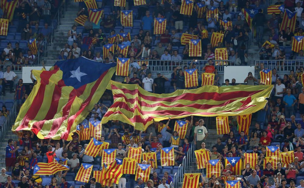 El Camp Nou s''omple d''estelades