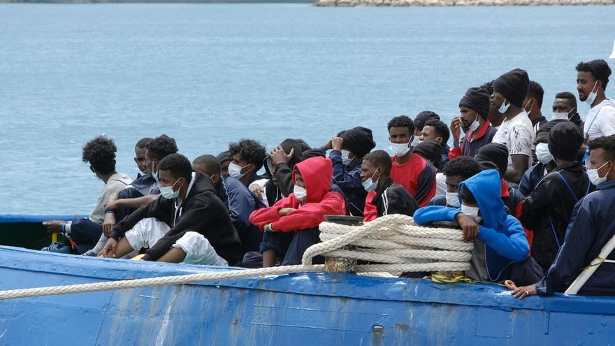 La política migratoria italiana encalla tras la llegada de más de 100.000 migrantes en siete meses