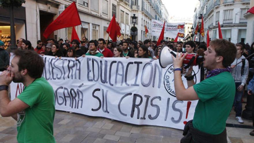 Cabeza de la manifestación contra los recortes en la calle Larios.