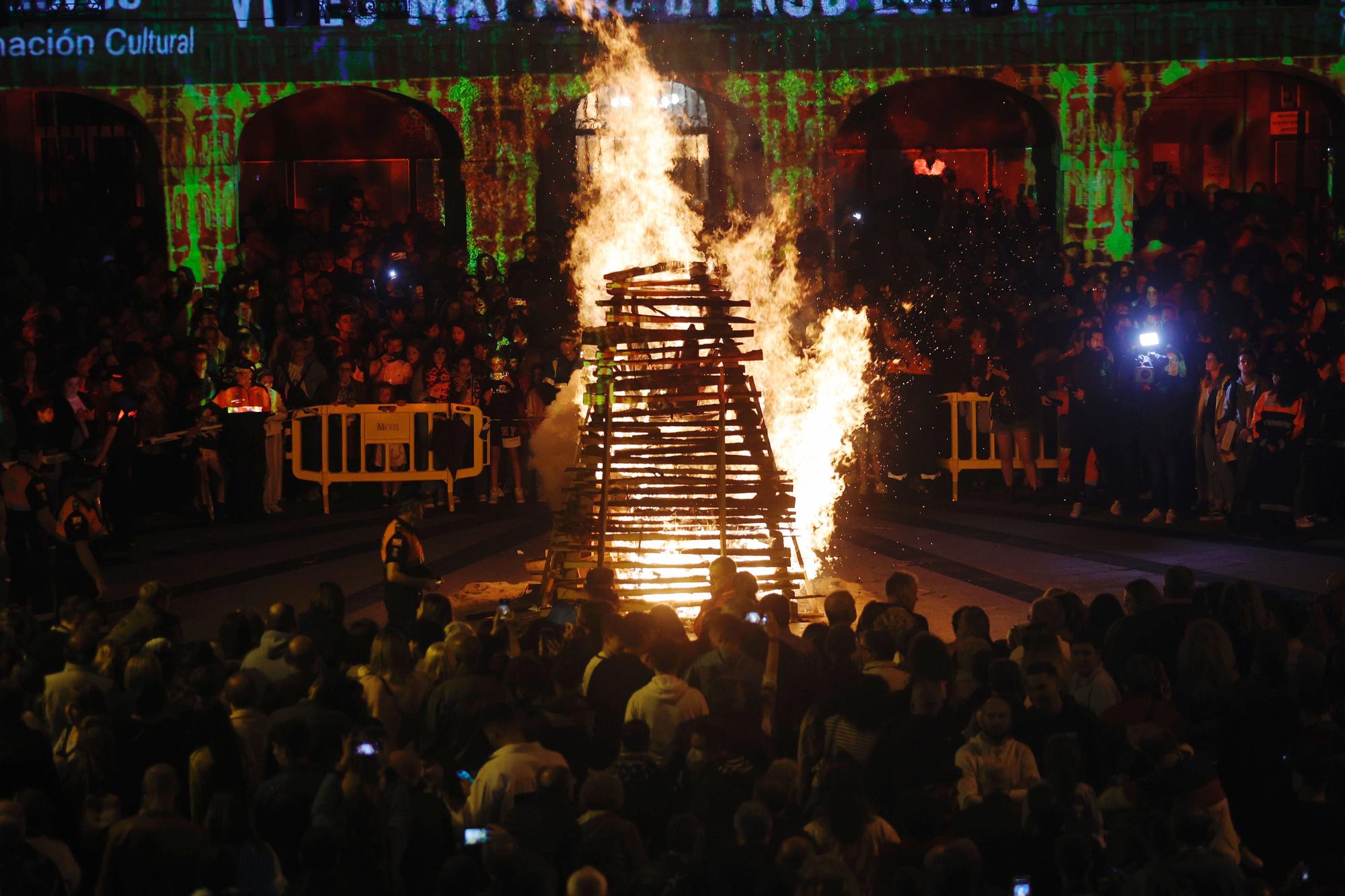 La fiesta vuelve a arder en Mieres