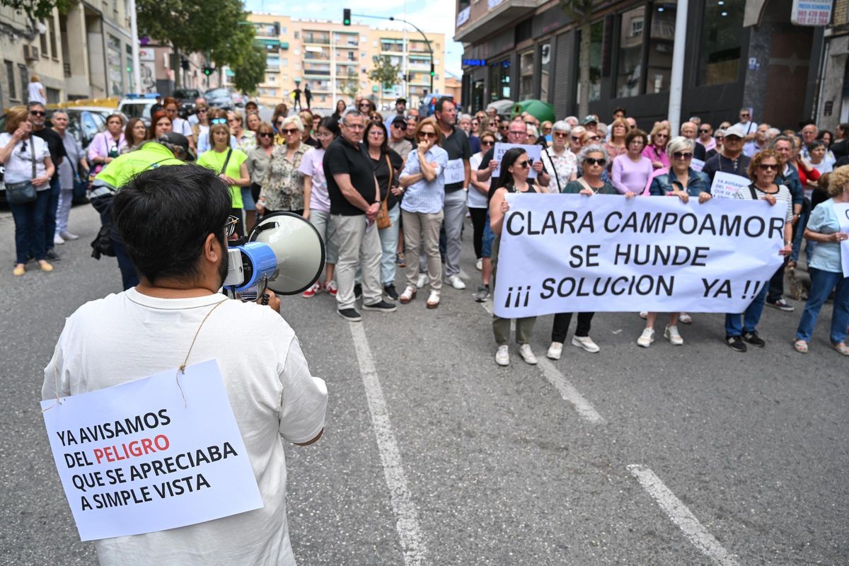 La protesta de vecinos de Clara Campoamor que han surtido efecto para la reforma de la calle