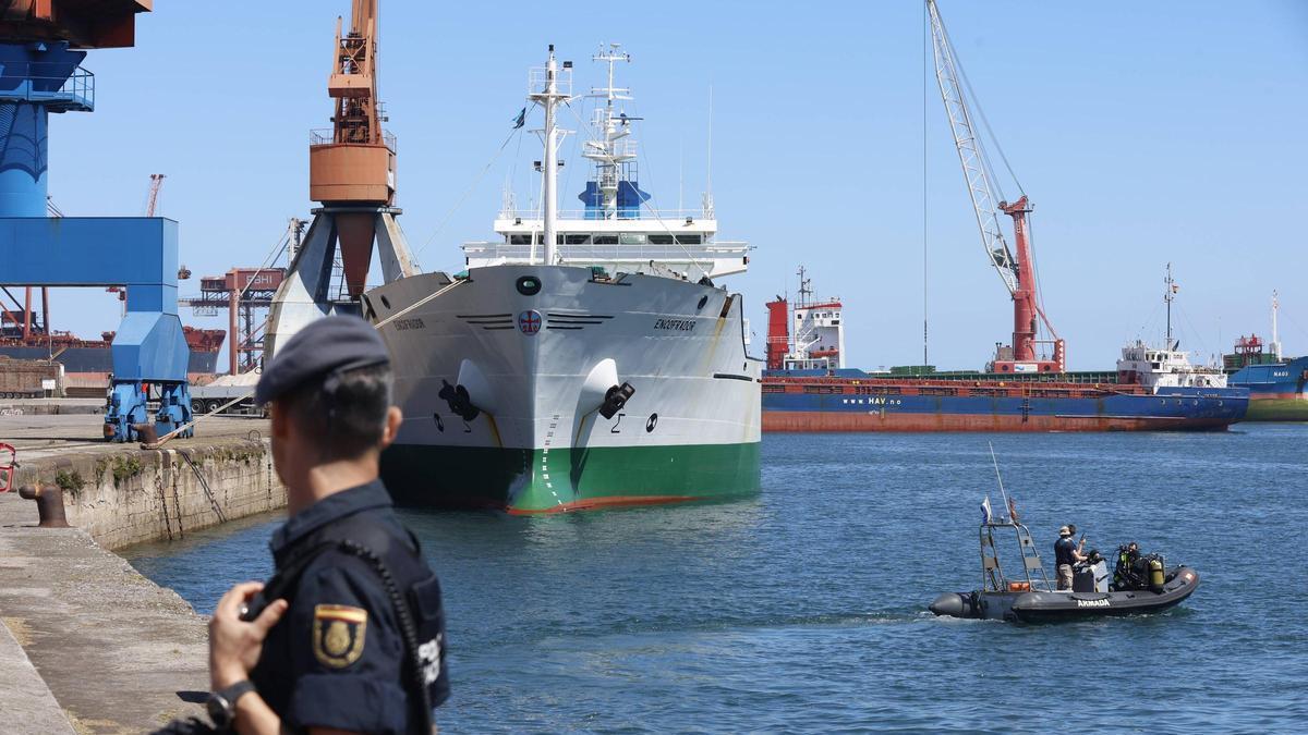 Simulacro de Seguridad Marina en Gijón a cargo de la Policía Nacional y La Armada
