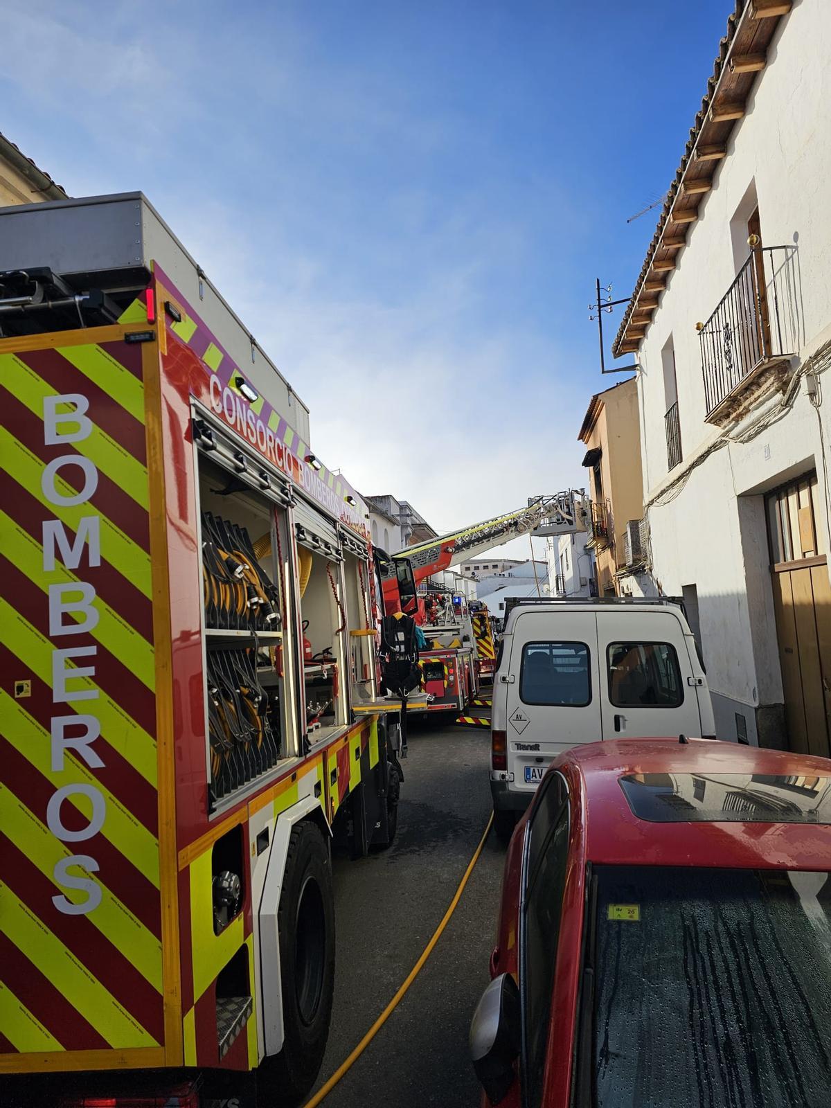 Actuación de los servicios de emergencias este lunes en Belmez.