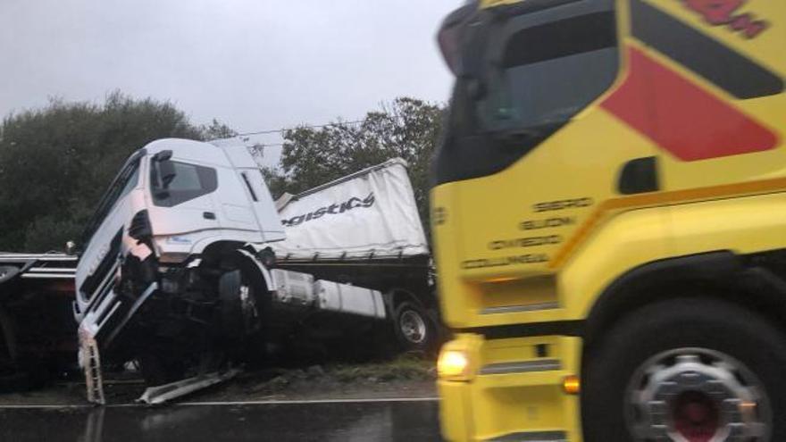 Así fue el espectacular accidente de un camión en La Bolgachina