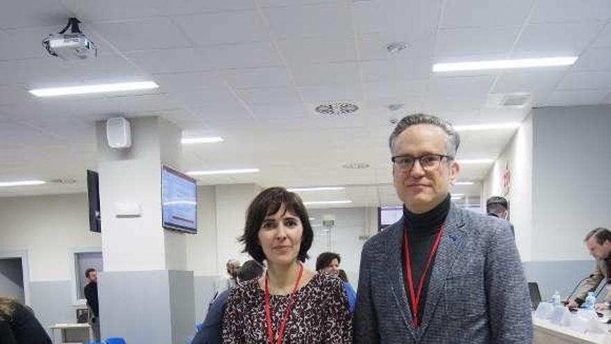 Ana Diéguez-Rodríguez y Miguel Hermoso, ayer, en el congreso &quot;Magnificence in the 17th Century&quot;.