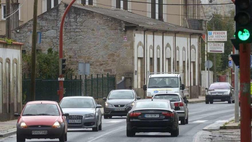 La avenida Rosalía de Castro es una de las carreteras de Vilagarcía con más tráfico. // Noé Parga