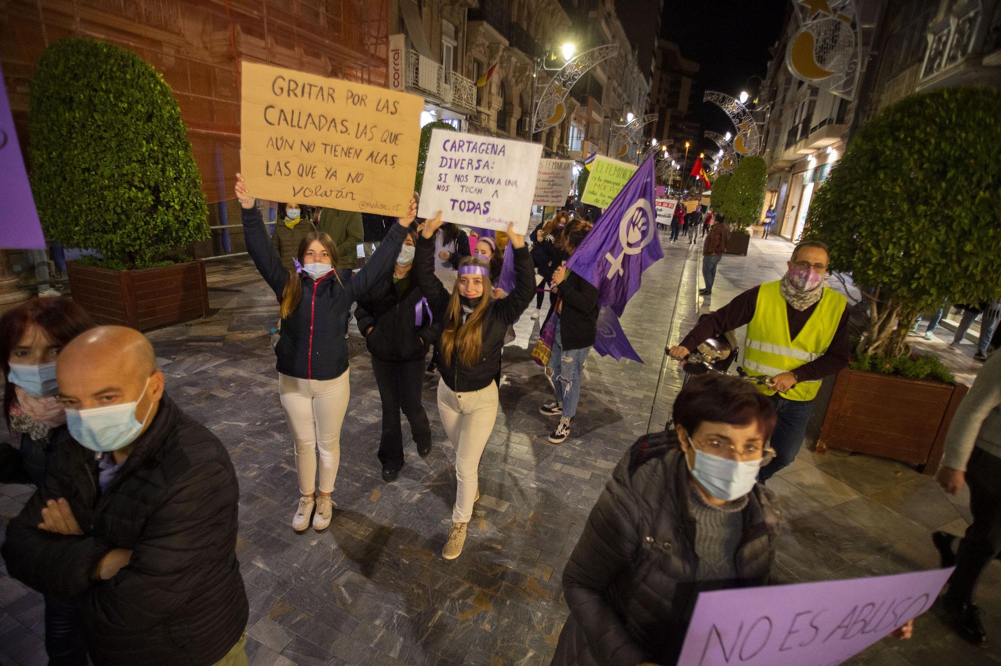 25N: Manifestación contra la violencia de género en Cartagena