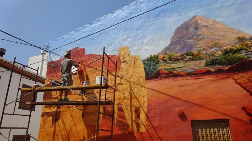 Un gran mural del artista Víctor Goicoetxea rescata la artesanía del barro