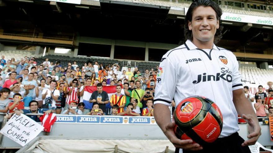 Nelson Valdez, ayer en su presentación en Mestalla.