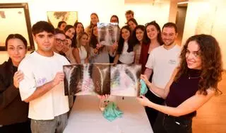 Arte para mejorar la empatía con los pacientes en A Coruña: «La medicina nunca puede dejar de cuidar»