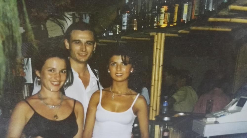 Personal del pub La Cubana. Julio de 1997.