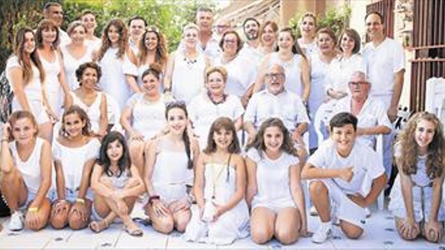 Cortes une culturas con un ‘Atardecer blanco’ muy solidario