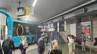 Un autobús atropella a varias personas y choca contra una pared en Gran Canaria