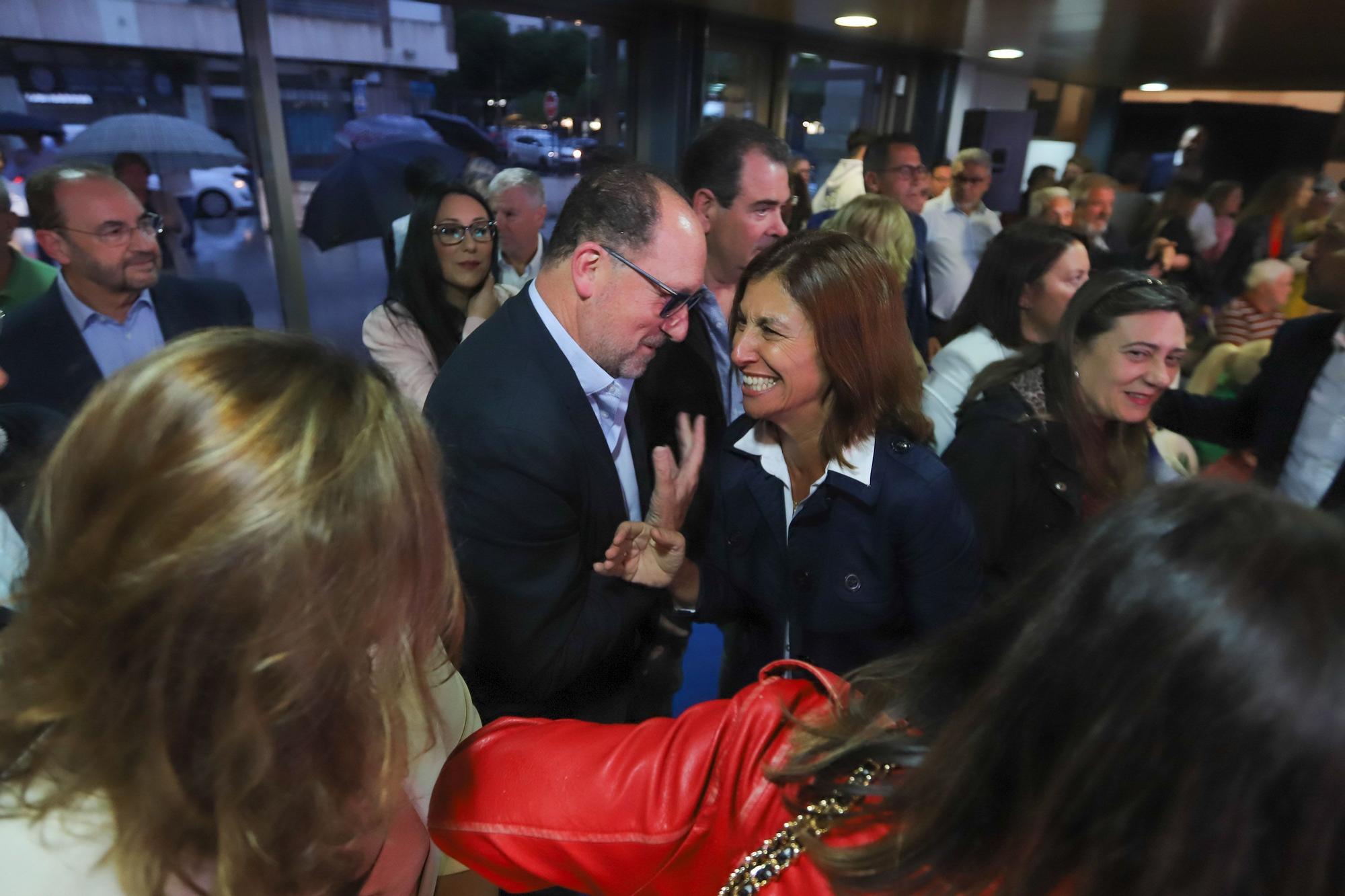 Lorente y Bascuñana arropan en Orihuela a Vegara en un acto con polémica por no ajustarse al horario