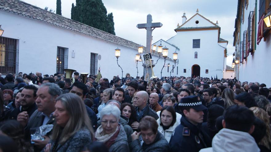 Los cordobeses abarrotan Capuchinos para arropar a Los Dolores