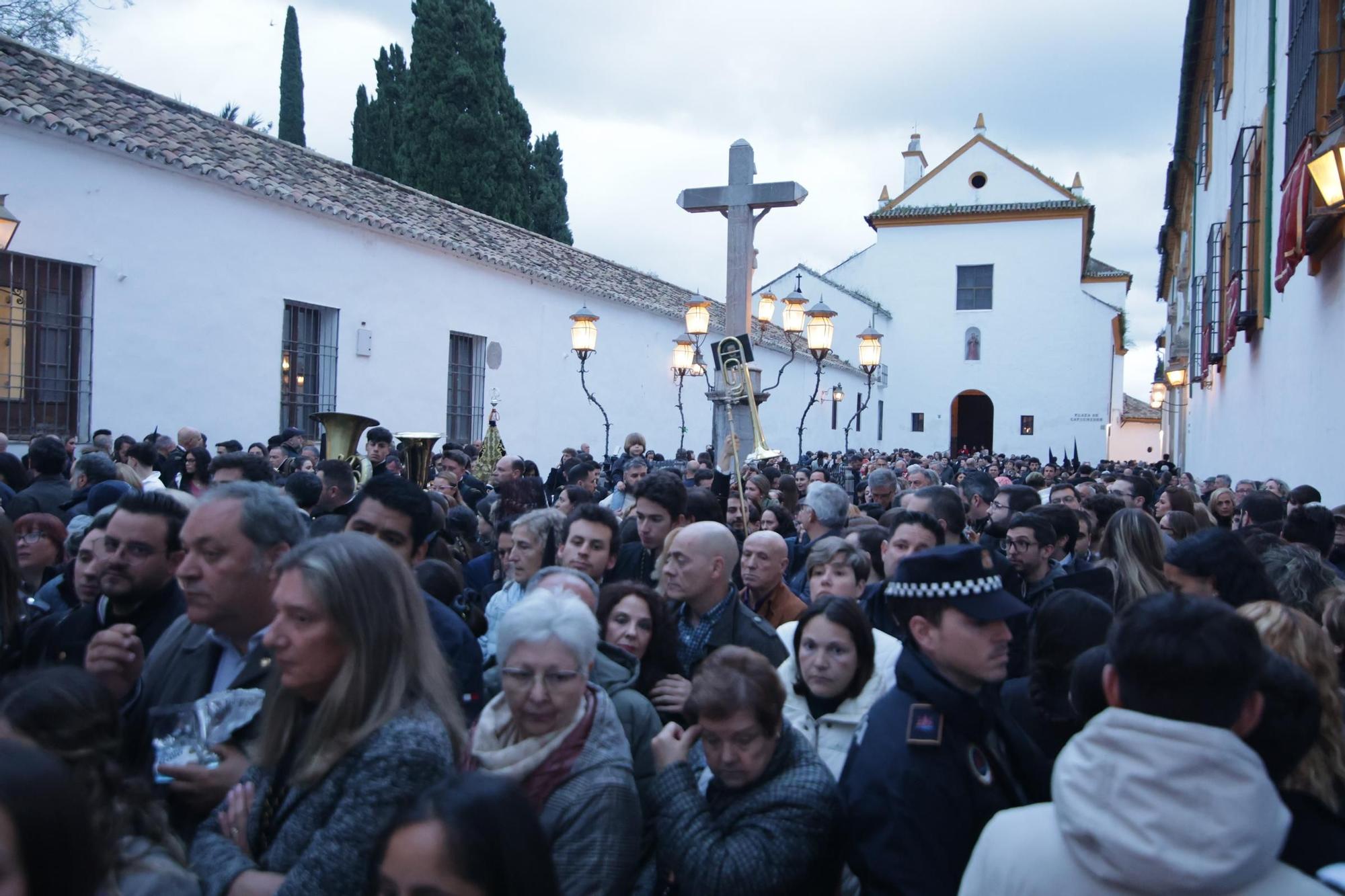 Los cordobeses abarrotan Capuchinos para arropar a Los Dolores