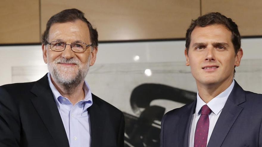 Rivera descarta entrar en el Gobierno si está Rajoy