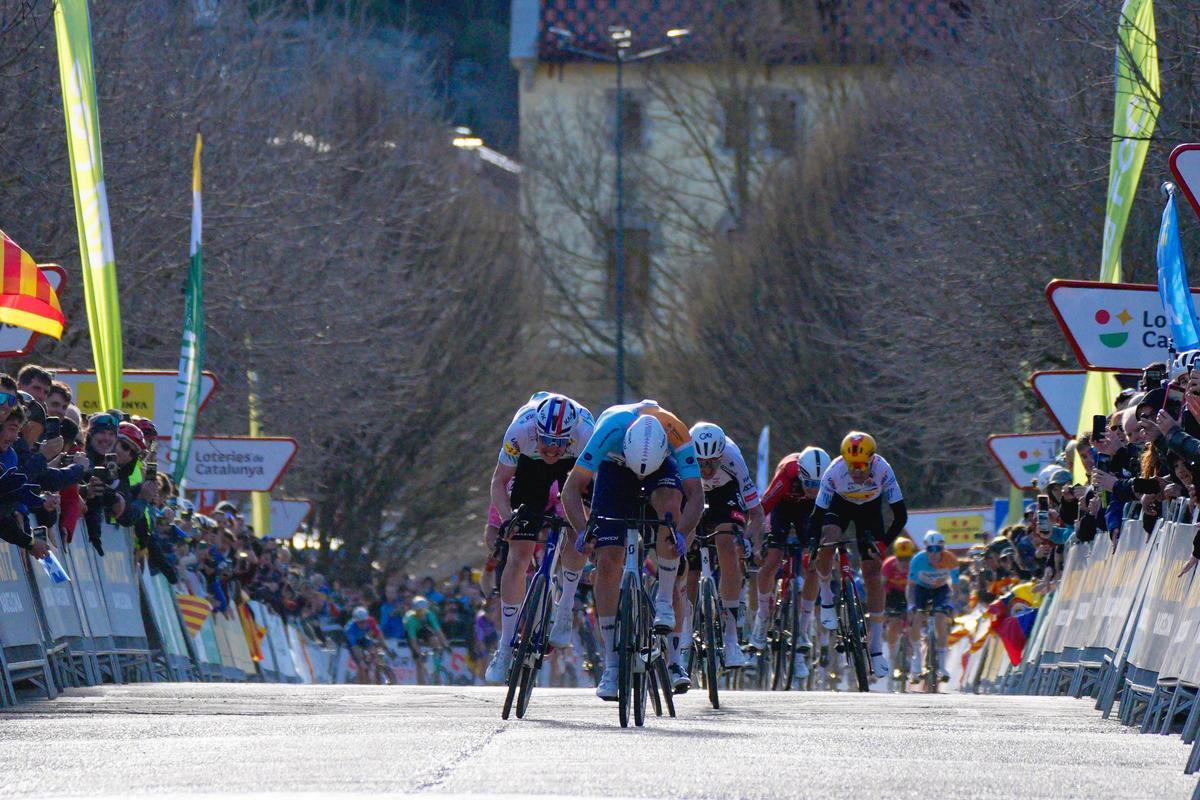 Ethan Vernon se llevó la cuarta etapa de la Volta con final en Camprodon