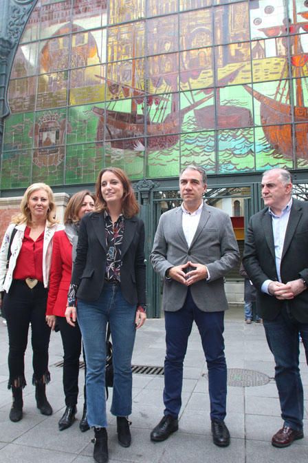 La vicesecretaria de Estudios y Programas del PP, Andrea Levy, ha participado en un acto de partido en el mercado central de Málaga