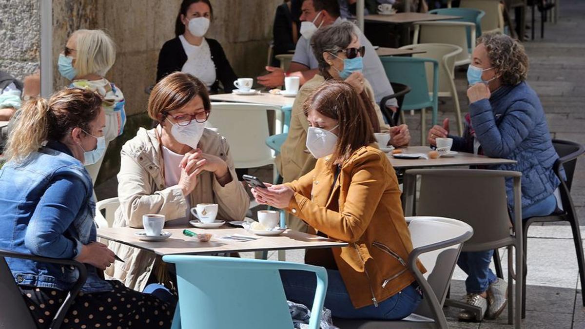 Galicia elimina los límites a las reuniones al haber alcanzado &quot;la fase final&quot; de la epidemia