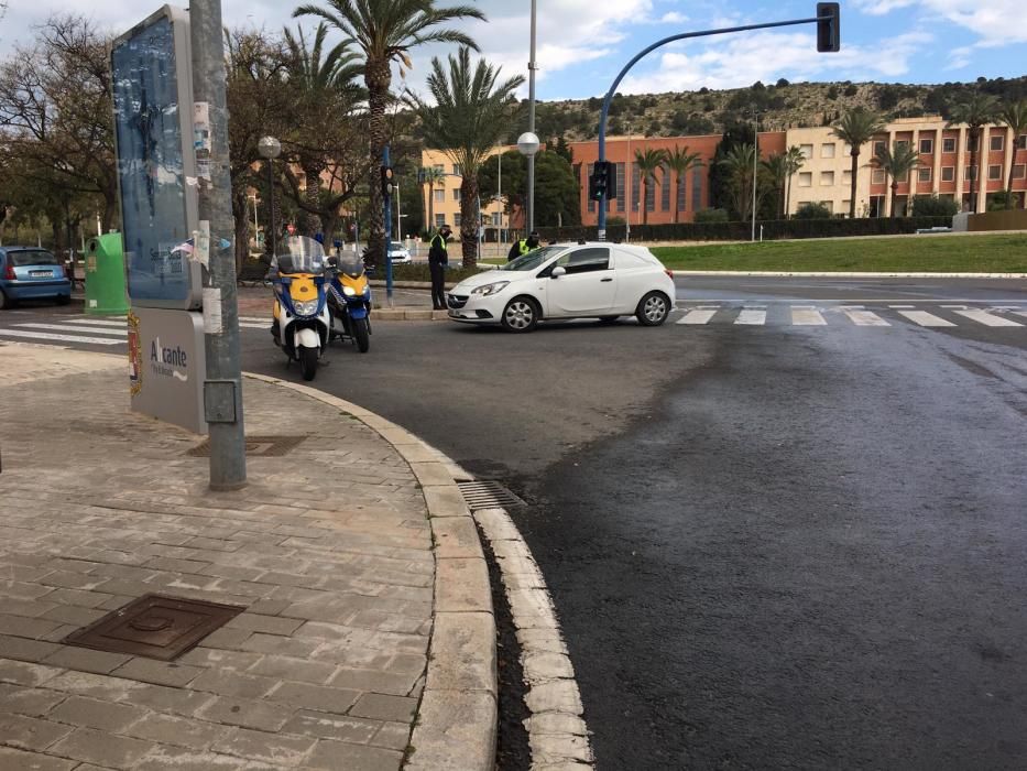 La Policía Local continúa con los controles en Alicante por el estado de alarma.