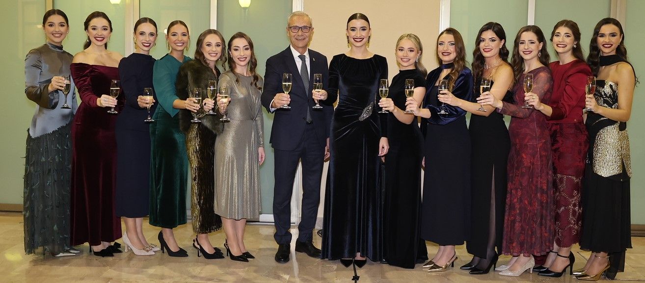 Las Fallas brindan por las fiestas de 2026