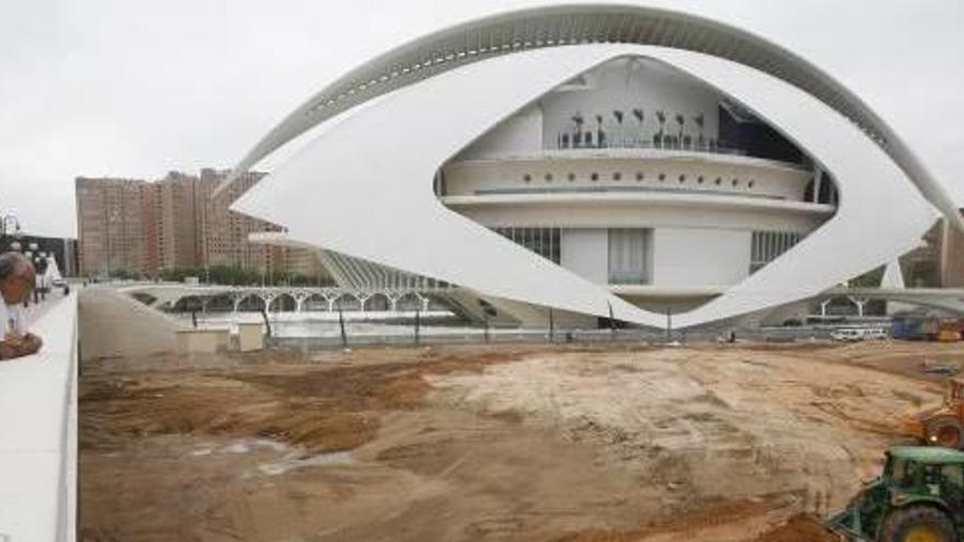 Trabajos en torno al Palau de les Arts en 2006 para instalar el altar para la visita del papa Benedicto XVI.