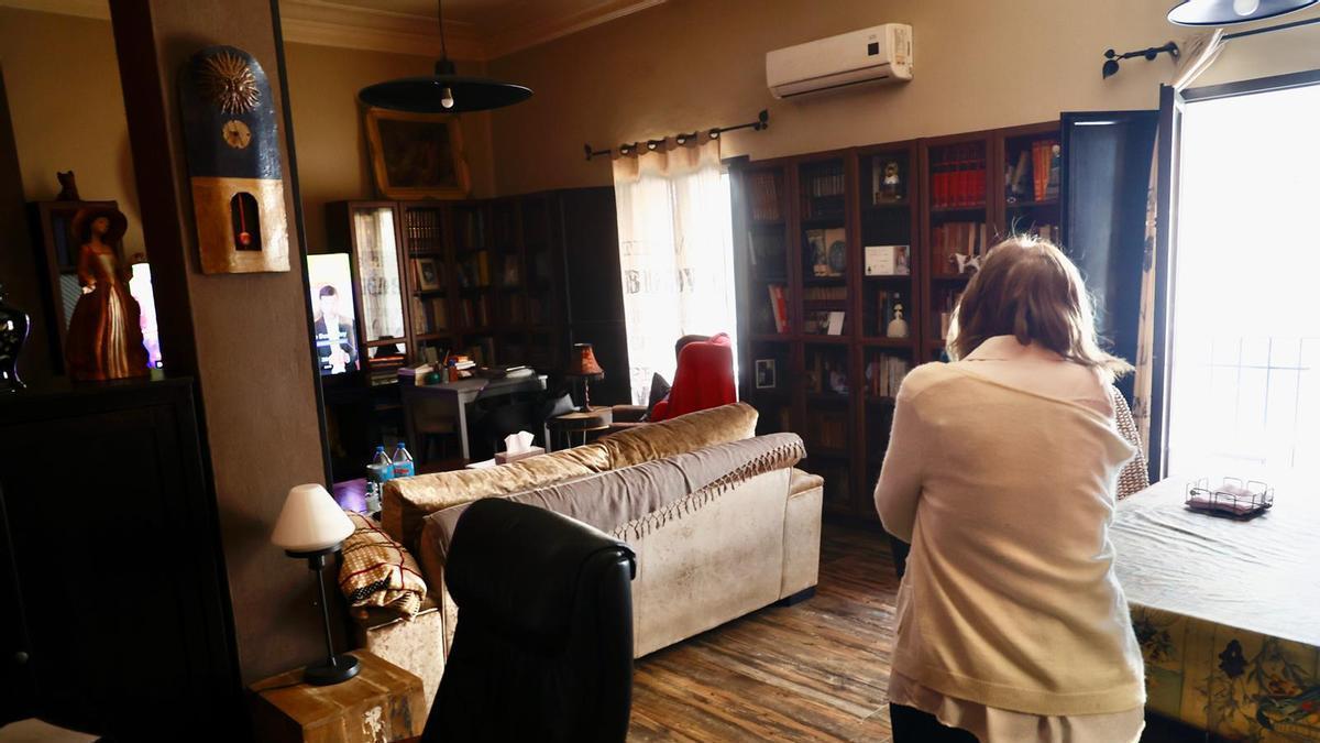 Anabel Navarro, en su vivienda de València.