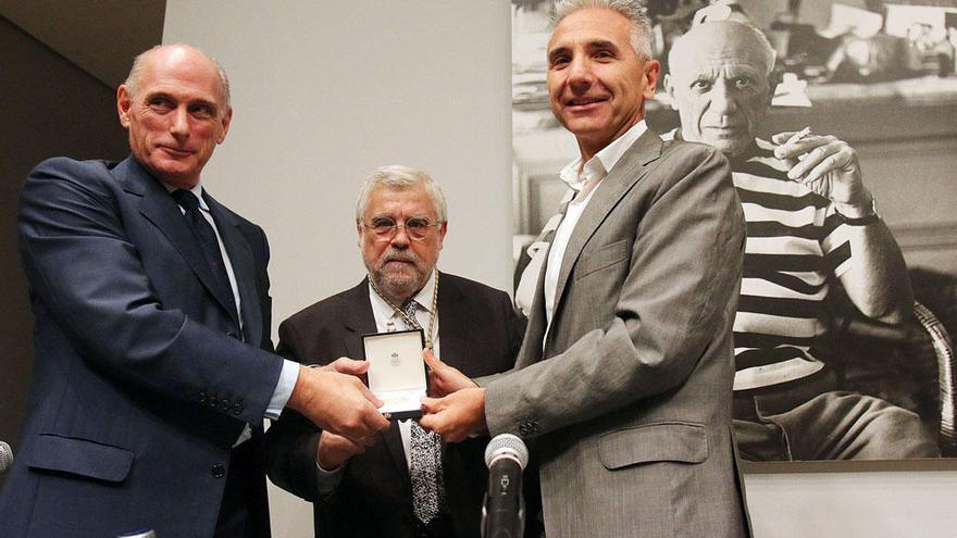 Bernard Ruiz-Picasso, José Manuel Cabra de Luna y Miguel Ángel Vázquez, ayer en la entrega de la Medalla de Honor de San Telmo.
