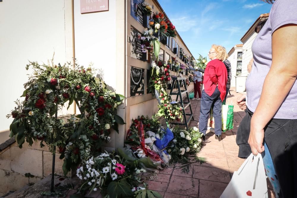 Las cenizas del cantante han sido depositadas junto a los restos de sus padres en un columbario del cementerio municipal