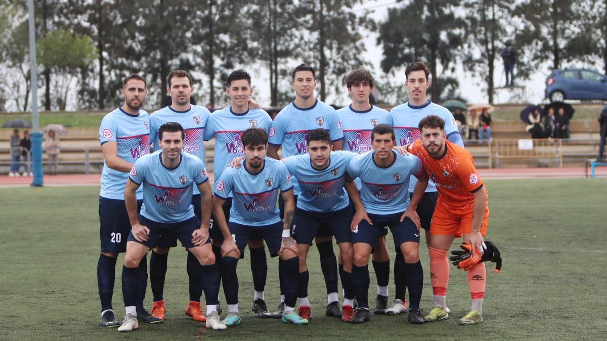 Once inicial del Pozoblanco en su visita al Antoniano en Lebrija.