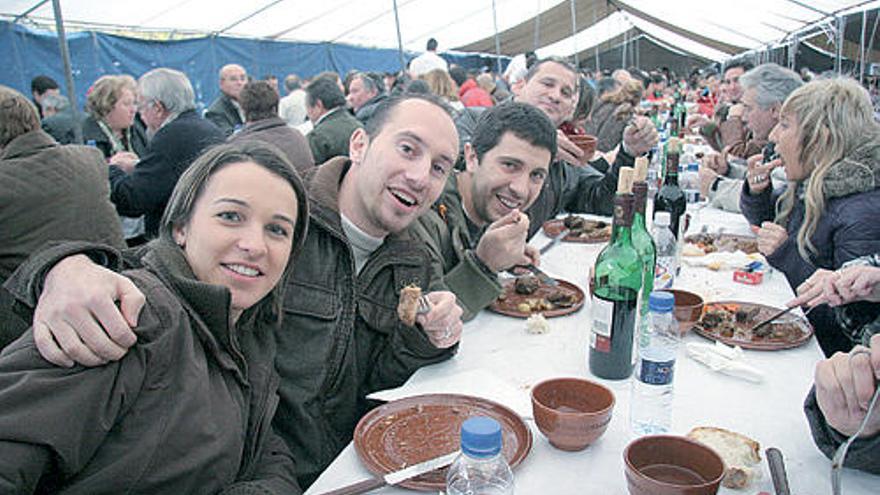 Comensales que acudieron a la Fiesta de la Castaña.  // Iñaki Osorio