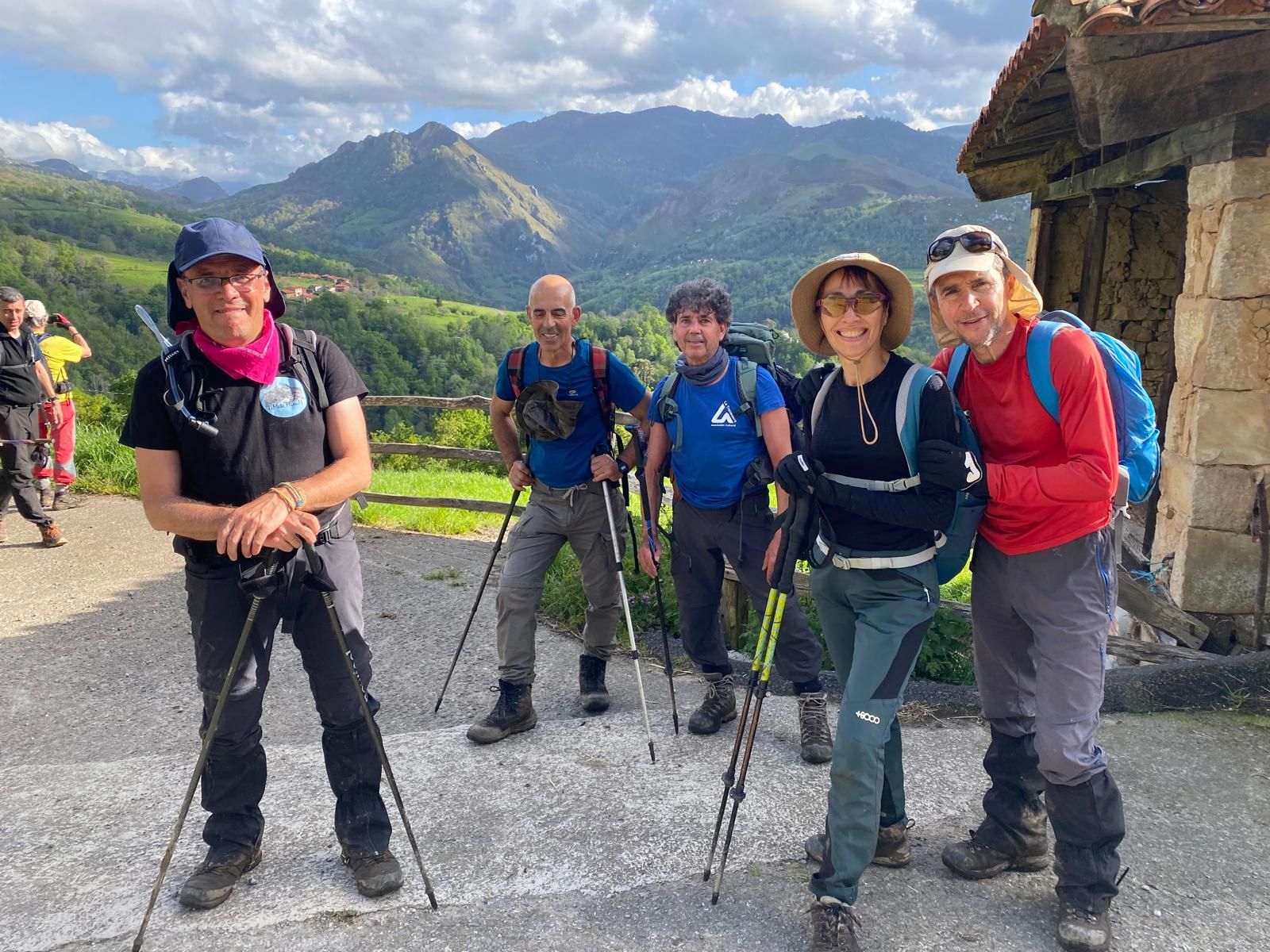 Peregrinación a Covadonga de la asociación La Travesera, de Laviana