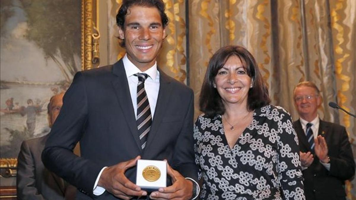 Nadal fue condecorado por la alcaldesa de París, Anne Hidalgo