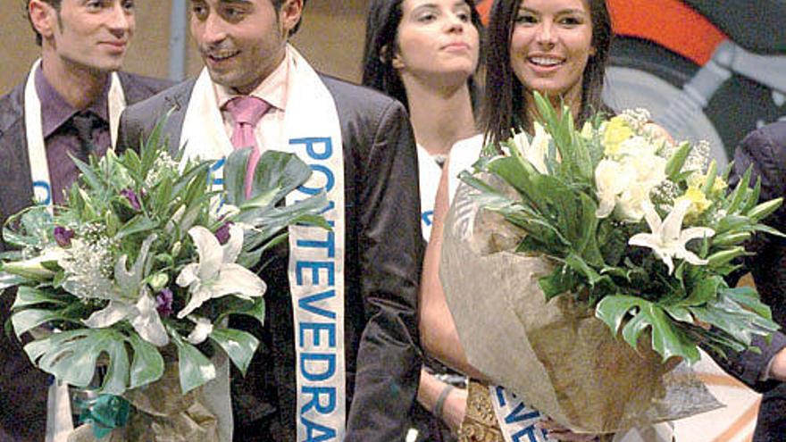 David Espinosa e Isabel González tras ser coronados como los pontevedreses más guapos.