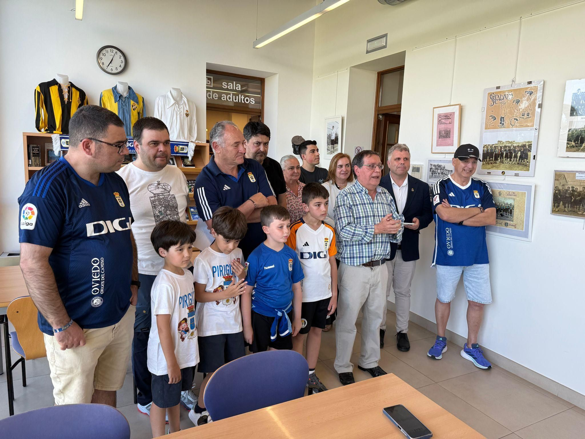 Así fue la inauguración de la exposición Fundadores del Real Oviedo en Lugo de Llanera