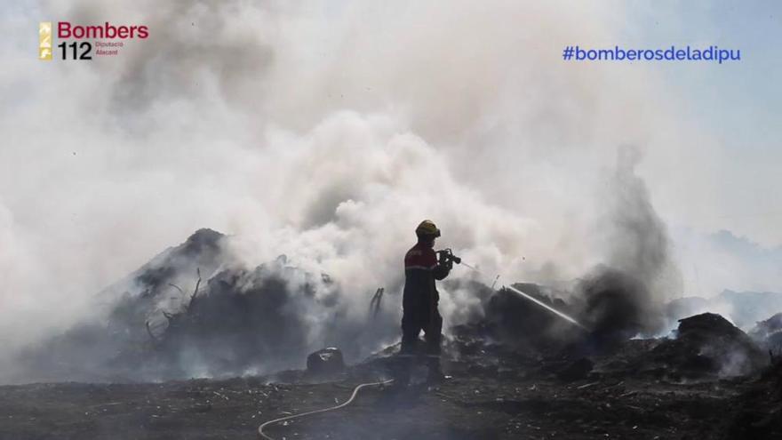 Un rescoldo de una quema reavivado por el viento provoca un incendio en San Vicente