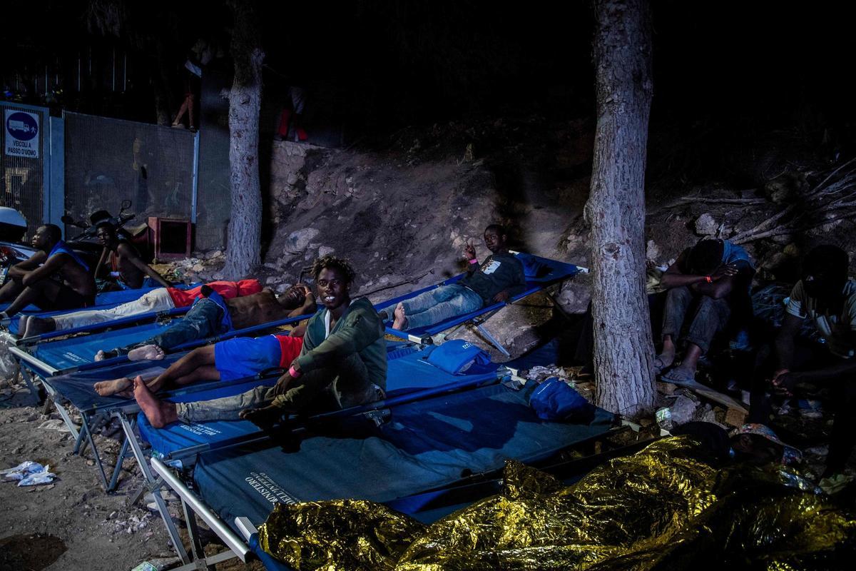 Lampedusa, colapsada tras la llegada de 6.000 inmigrantes en 24 horas.