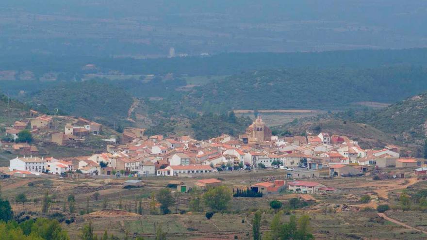 Medida contra la despoblación: Un pueblo de Castellón de 120 habitantes vuelve a tener tienda después de 9 años