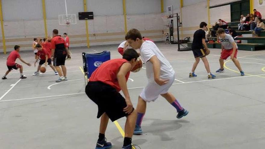 Jugadores del Villa de Mieres, en Rioturbio.