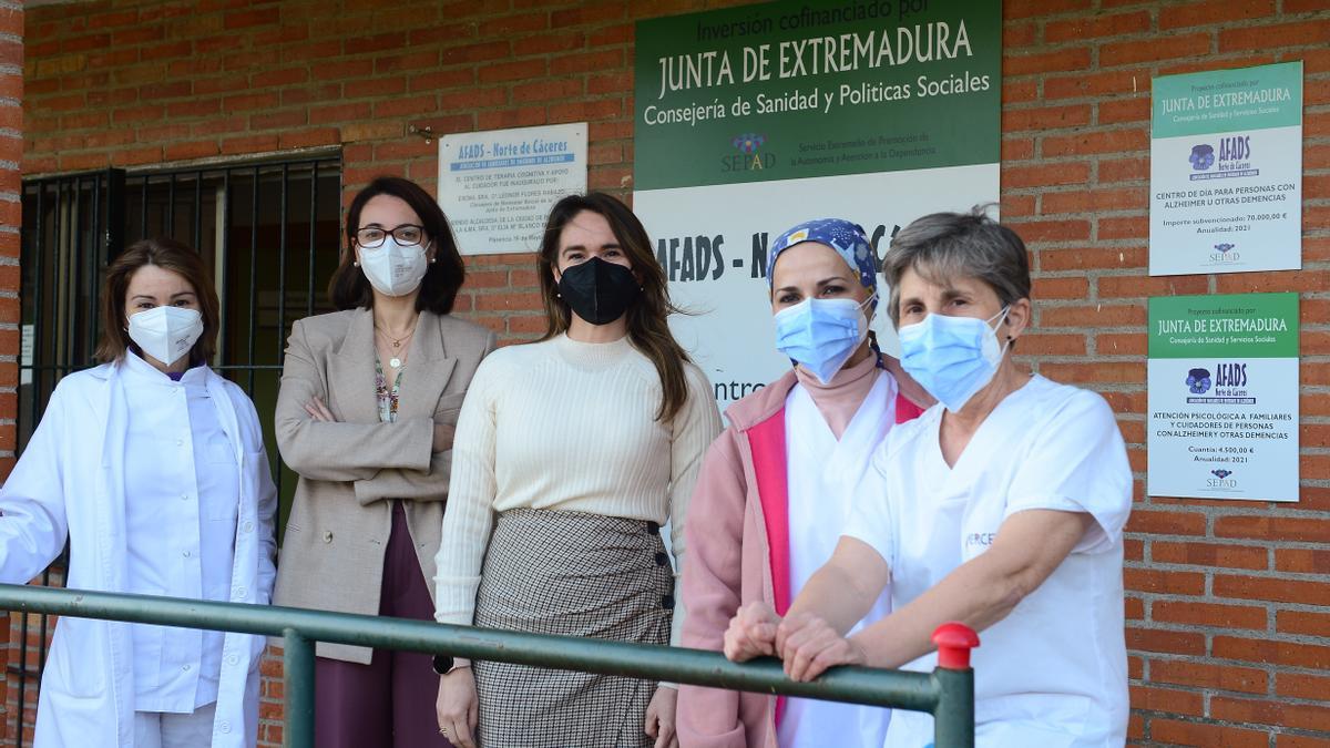 El equipo de mujeres que mantiene Afads-Norte de Cáceres.