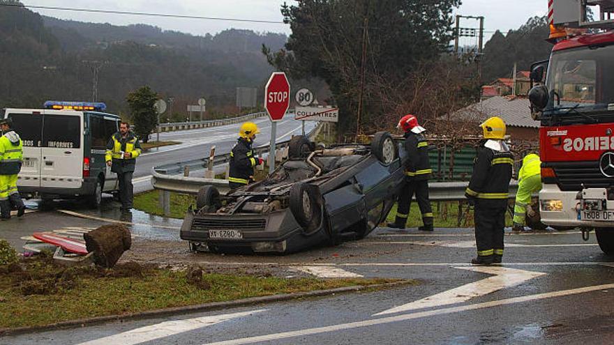 Una persona resulta herida en un accidente en Queirís