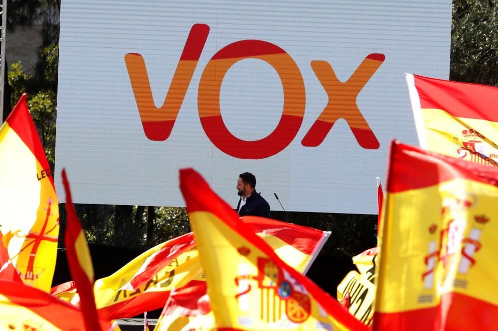 Vox concentra a miles de personas en Colón en ...