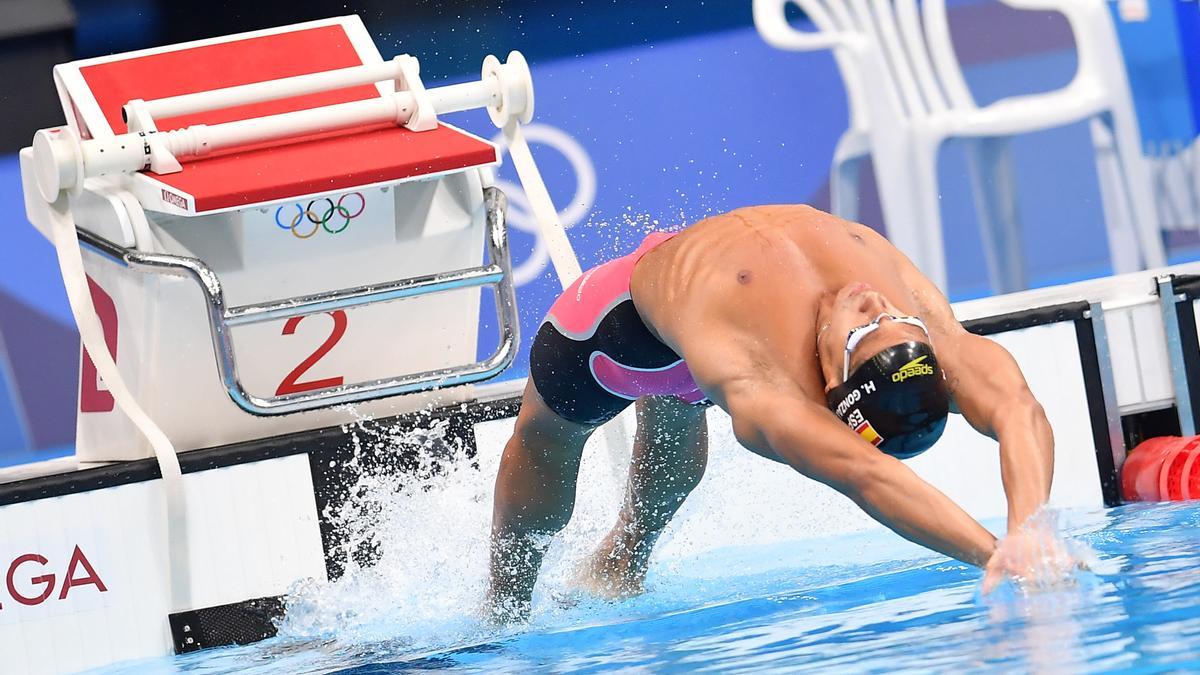 Hugo González durante la semifinal de los 100 espalda de los Juegos Olímpicos de Tokio.